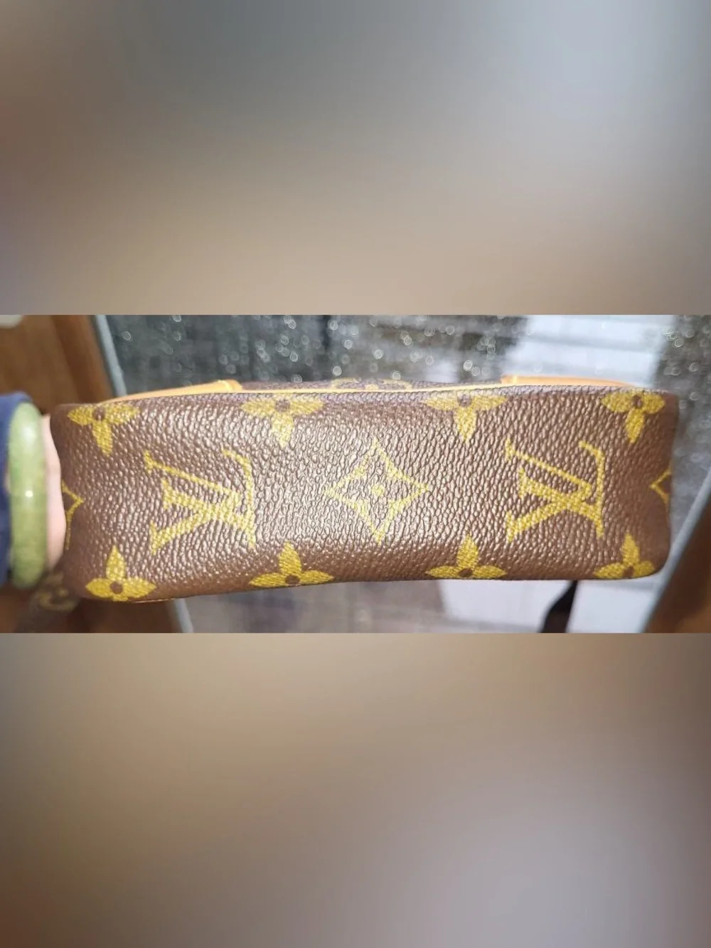 Louis Vuitton compact louis